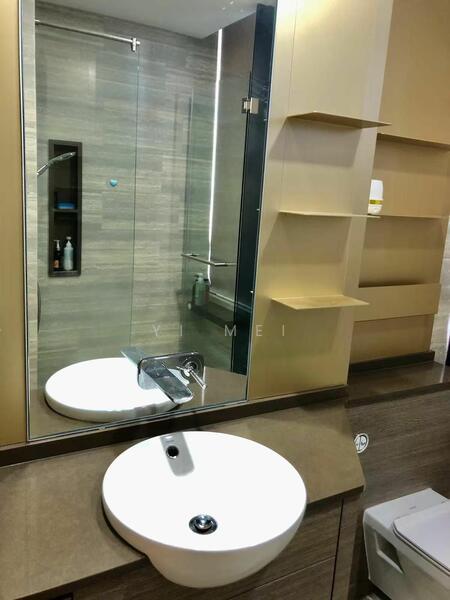 The Crest Condominium For Sale at S$ 2,680,000 | PropertyGuru Singapore - Bathroom
