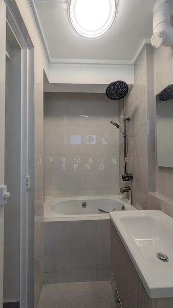 120 Bishan Street 12, 120 Bishan Street 12, 2 Bedrooms, 753 sqft, HDB Flat For Rent, by Jermaine Seng, 500053557 - Bathroom - PropertyGuru.com.sg