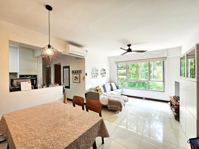 312C Clementi Avenue 4 HDB Flat For Sale at S$ 1,000,000 | PropertyGuru Singapore - Living Room