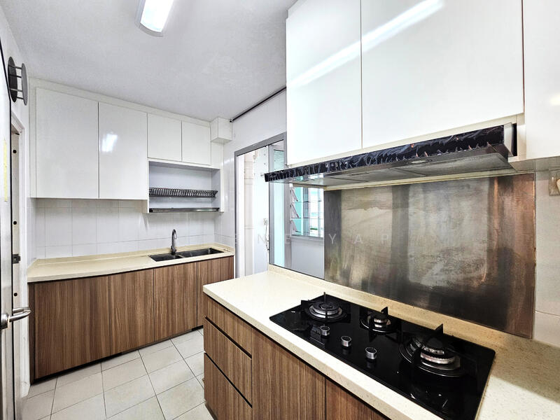 312C Clementi Avenue 4 HDB Flat For Sale at S$ 1,000,000 | PropertyGuru Singapore - Kitchen