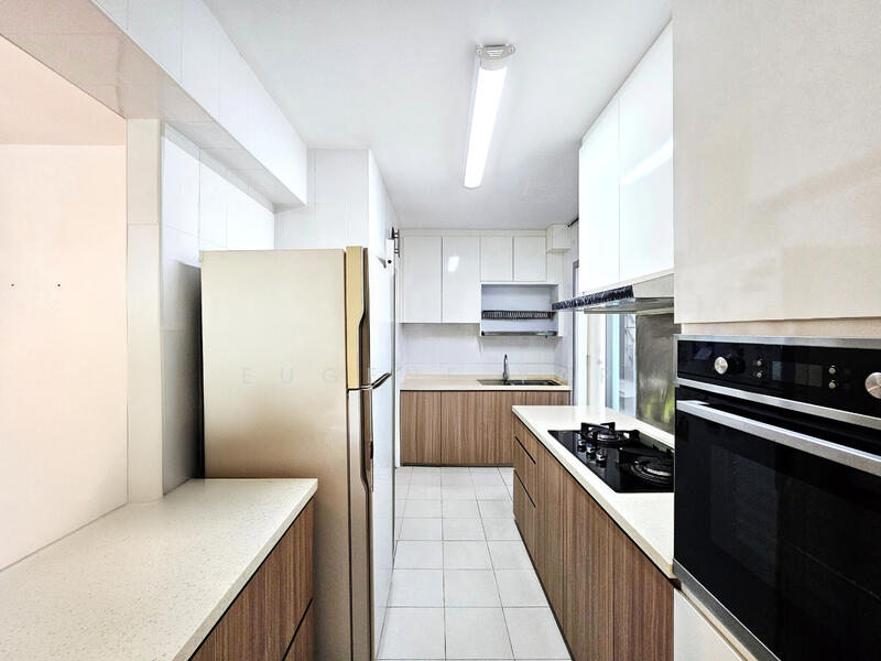 312C Clementi Avenue 4 HDB Flat For Sale at S$ 1,000,000 | PropertyGuru Singapore - Kitchen