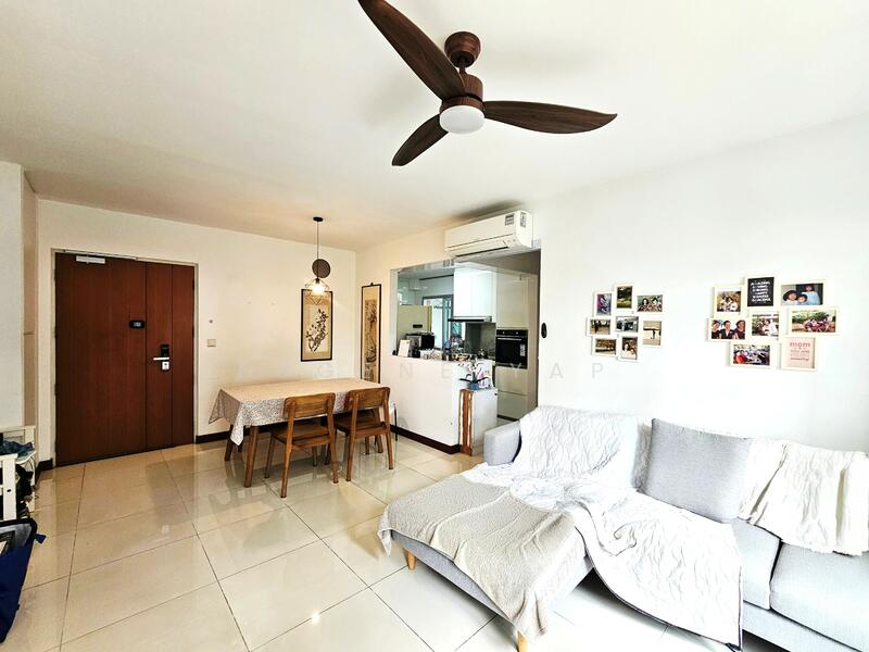 312C Clementi Avenue 4 HDB Flat For Sale at S$ 1,000,000 | PropertyGuru Singapore - Living Room