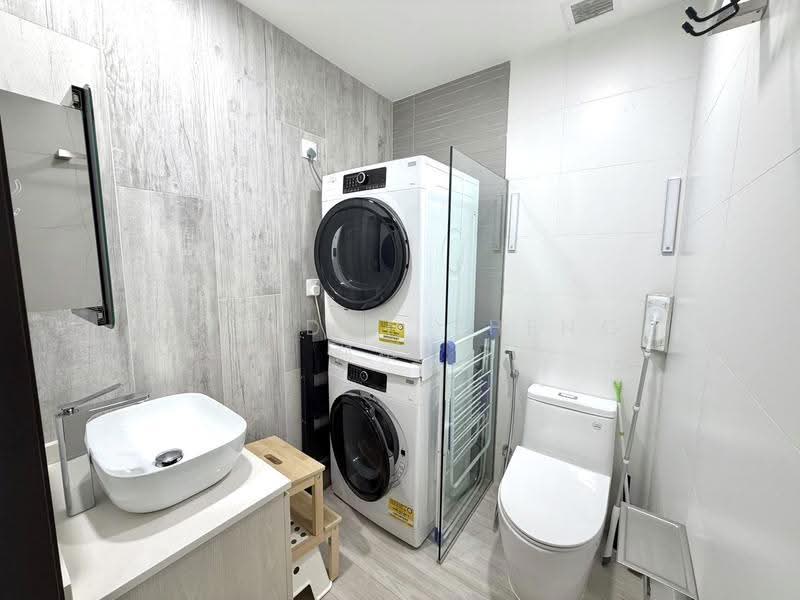 Suites @ Katong, 263 Tanjong Katong Road, East Coast / Marine Parade, 1 Bedroom, 850 sqft, Condominium For Sale, by Brandon Zheng 郑祺宝, 500053579 - Bathroom - PropertyGuru.com.sg