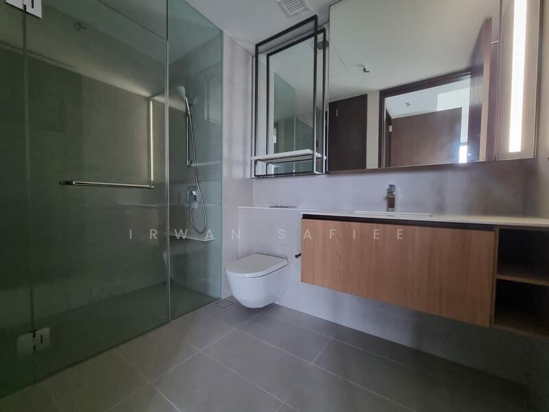 JadeScape Condominium For Sale at S$ 1,480,000 | PropertyGuru Singapore - Bathroom