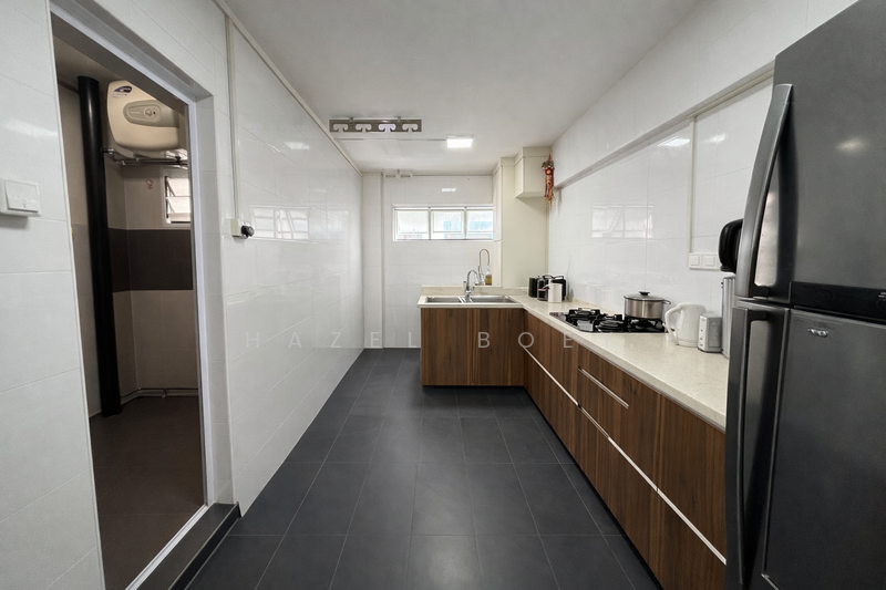 254 Compassvale Road HDB Flat For Sale at S$ 699,000 | PropertyGuru Singapore - Kitchen