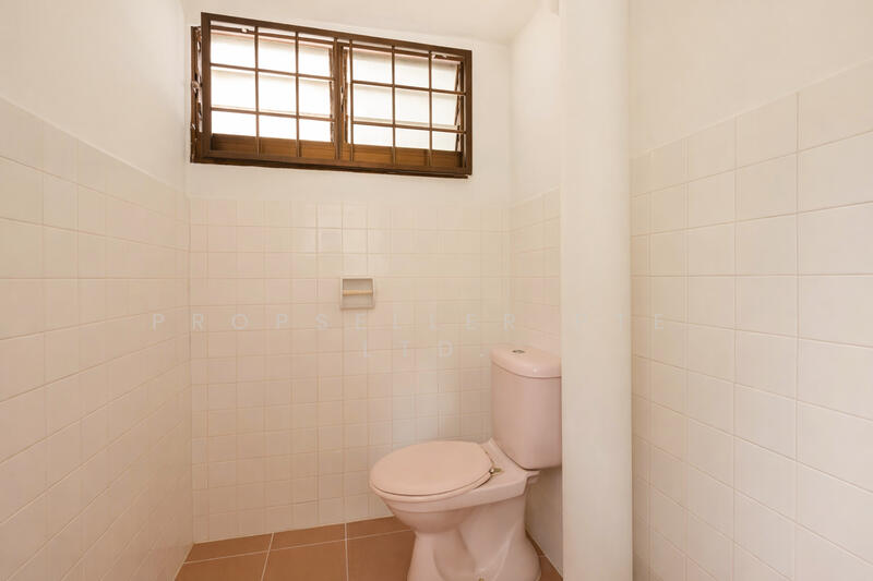 540 Ang Mo Kio Avenue 10 HDB Flat For Sale at S$ 420,000 | PropertyGuru Singapore - Bathroom