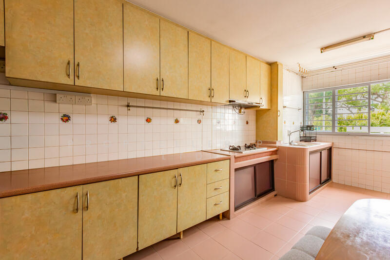 540 Ang Mo Kio Avenue 10 HDB Flat For Sale at S$ 420,000 | PropertyGuru Singapore - Kitchen