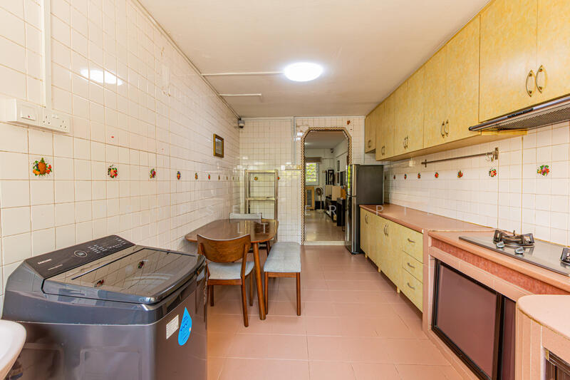 540 Ang Mo Kio Avenue 10 HDB Flat For Sale at S$ 420,000 | PropertyGuru Singapore - Kitchen