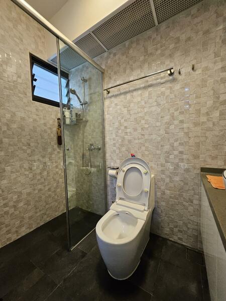 36 Eunos Crescent HDB Flat For Sale at S$ 1,190,000 | PropertyGuru Singapore - Master bath 