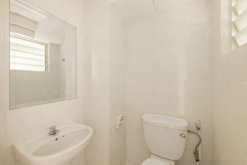 Melville Park Apartment For Sale at S$ 1,250,000 | PropertyGuru Singapore - Bathroom