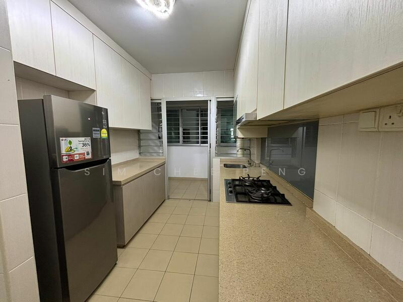 782D Woodlands Crescent HDB Flat For Sale at S$ 568,000 | PropertyGuru Singapore - Kitchen