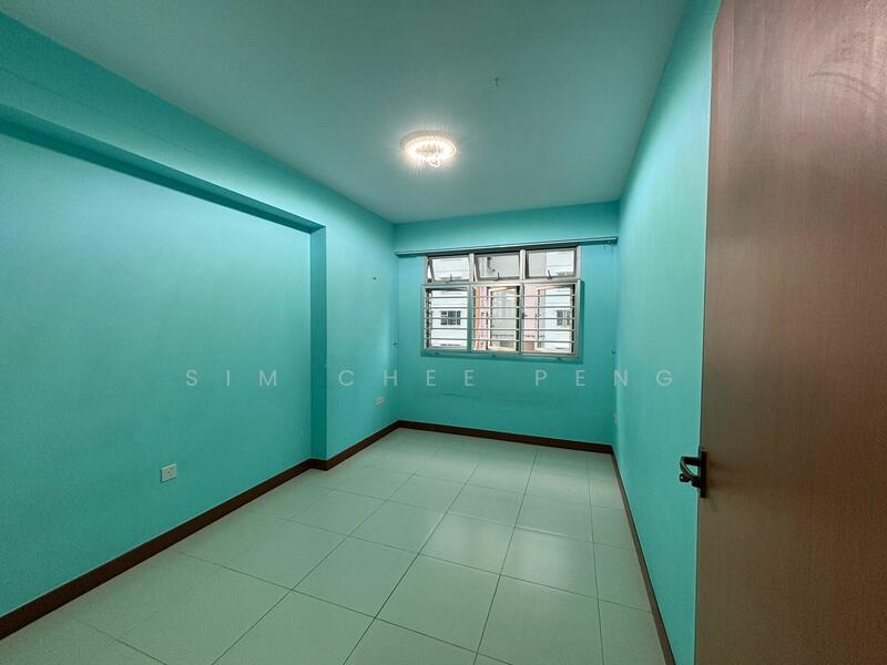 782D Woodlands Crescent HDB Flat For Sale at S$ 568,000 | PropertyGuru Singapore - Common Bedroom