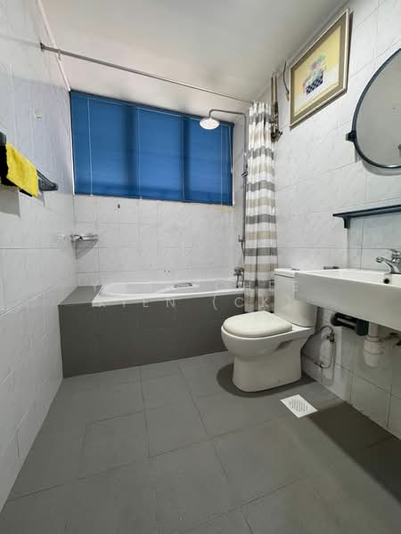 Kensington Park, 4 Kensington Park Drive, Room Rental, 200 sqft, Condominium For Rent, by Yong Chee Kien (CK), 500053662 - Bathroom - PropertyGuru.com.sg