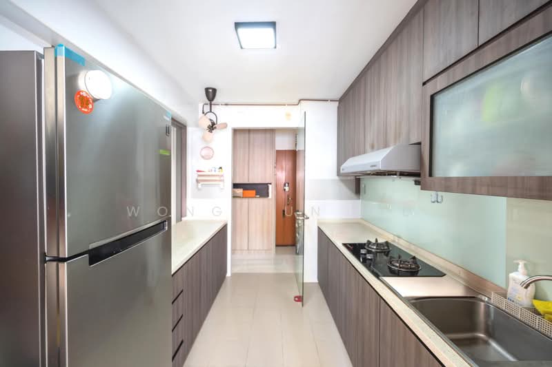 812B Choa Chu Kang Avenue 7 HDB Flat For Sale at S$ 768,000 | PropertyGuru Singapore - Kitchen
