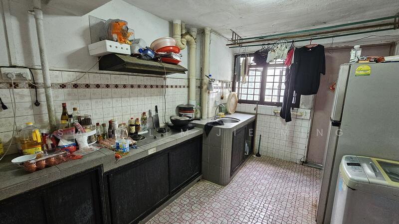 211 Boon Lay Place HDB Flat For Sale at S$ 360,000 | PropertyGuru Singapore