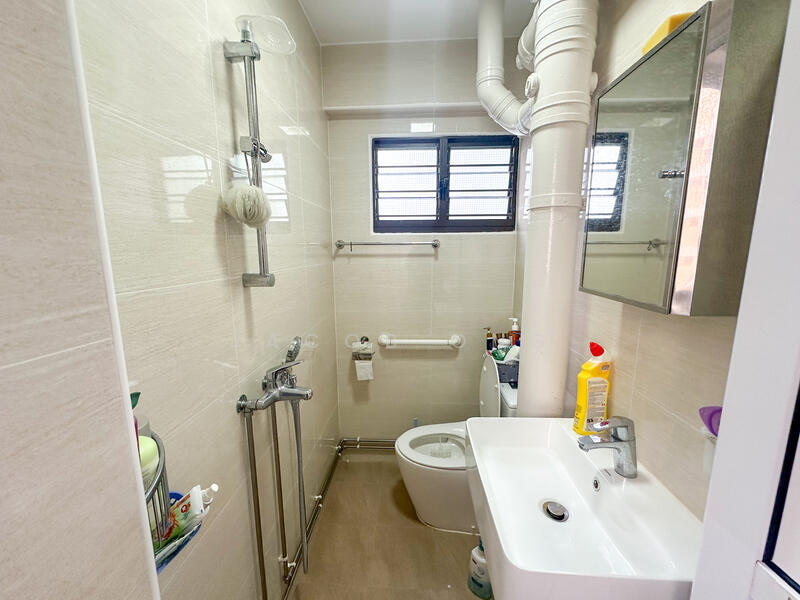 329 Yishun Ring Road, 329 Yishun Ring Road, 3 Bedrooms, 904 sqft, HDB Flat For Rent, by Jacob Ong, 500053744 - Bathroom - PropertyGuru.com.sg