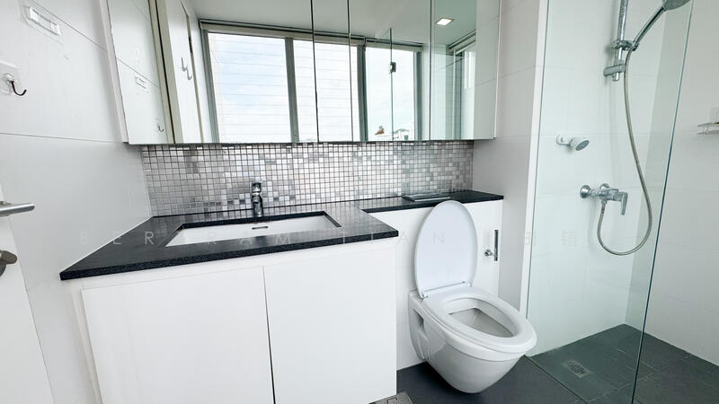 The Minton Condominium For Sale at S$ 1,820,000 | PropertyGuru Singapore - Bathroom