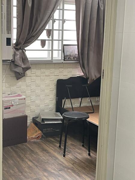 125 Lorong 1 Toa Payoh HDB Flat For Sale at S$ 408,000 | PropertyGuru Singapore - Bedroom