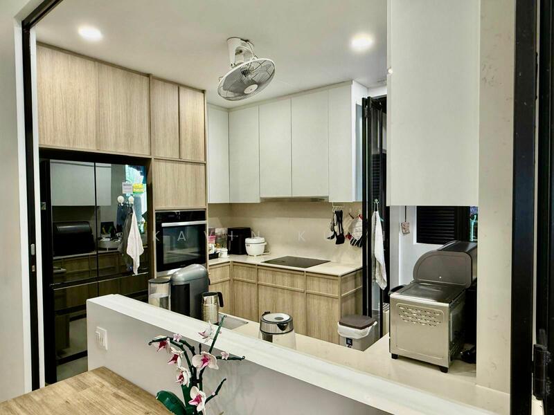 Cavendish Park Condominium For Sale at S$ 2,138,000 | PropertyGuru Singapore - Kitchen