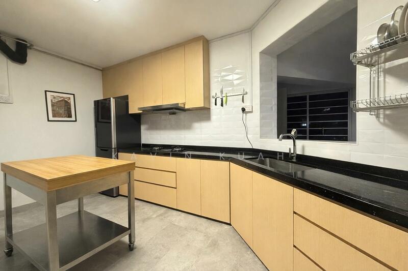 204 Bukit Batok Street 21 HDB Flat For Sale at S$ 620,000 | PropertyGuru Singapore - Kitchen