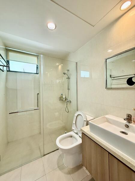 Simei Green Condominium Condominium For Sale at S$ 1,250,000 | PropertyGuru Singapore - Bathroom