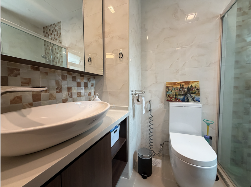 Hillview Green Condominium For Sale at S$ 1,560,000 | PropertyGuru Singapore - Bathroom