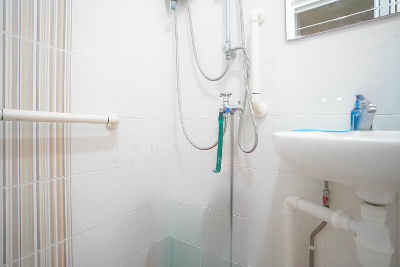 172 Yishun Avenue 7 HDB Flat For Sale at S$ 430,000 | PropertyGuru Singapore - Bathroom