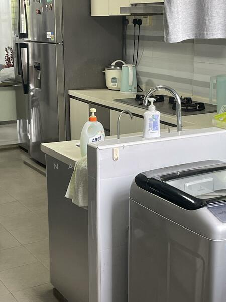 125 Lorong 1 Toa Payoh HDB Flat For Sale at S$ 408,000 | PropertyGuru Singapore - Kitchen