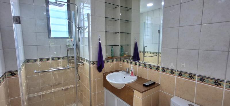 Sunhaven, 781 Upper Changi Road East, 4 Bedrooms, 1,453 sqft, Condominium For Rent, by Steven Jeremiah, 500053875 - Common Bathroom - PropertyGuru.com.sg