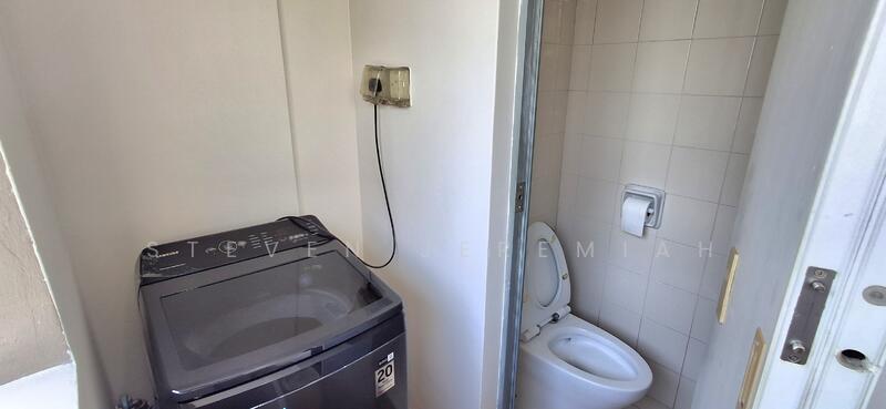 Sunhaven, 781 Upper Changi Road East, 4 Bedrooms, 1,453 sqft, Condominium For Rent, by Steven Jeremiah, 500053875 - Helper's Bathroom - PropertyGuru.com.sg