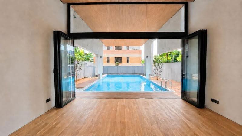 LANDED7772@ Detached House with Resort Style Pool, Simei Harvey Sea Breeze Ave, Bedok / Upper East Coast, 6 Bedrooms, 10,300 sqft, Detached House For Sale, by Ivan Chng, 500053888 - Rare Sheltered Pool - PropertyGuru.com.sg