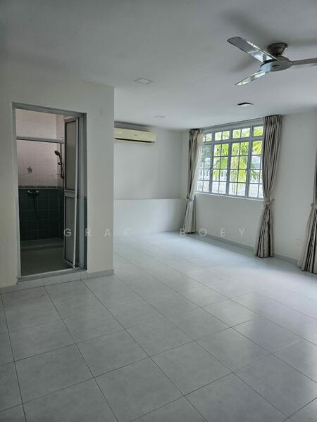 Maria Ave, Maria avenue, 5 Bedrooms, 2,800 sqft, Terraced House For Rent, by Grace Boey, 500053889 - Huge Master Bedroom - PropertyGuru.com.sg