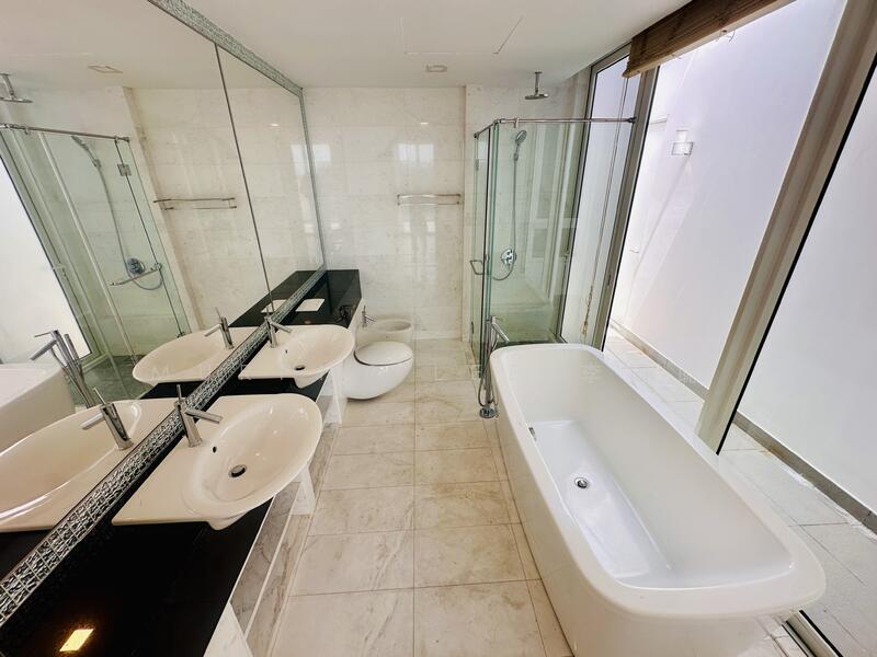 Turquoise Condominium For Sale at S$ 4,697,000 | PropertyGuru Singapore - Bathroom