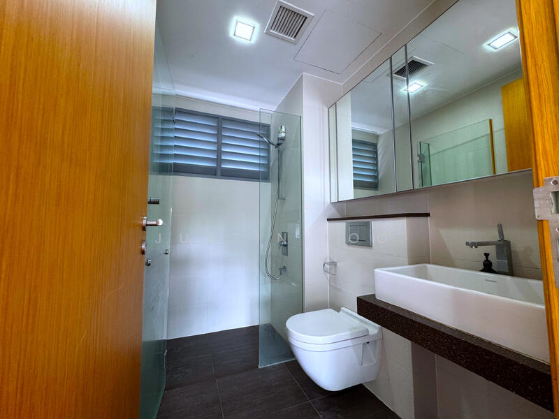 Primo Residences Condominium For Sale at S$ 1,800,000 | PropertyGuru Singapore - Bathroom