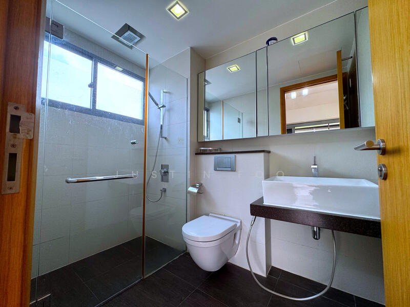Primo Residences Condominium For Sale at S$ 1,800,000 | PropertyGuru Singapore - Bathroom