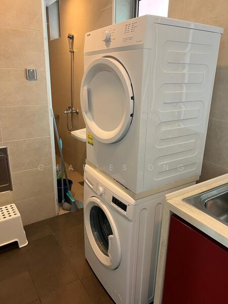 One Tree Hill Residence, 1A One Tree Hill, 2 Bedrooms, 1,001 sqft, Condominium For Rent, by Charles Ong, 500053917 - Kitchen - PropertyGuru.com.sg