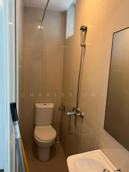 One Tree Hill Residence, 1A One Tree Hill, 2 Bedrooms, 1,001 sqft, Condominium For Rent, by Charles Ong, 500053917 - Bathroom - PropertyGuru.com.sg