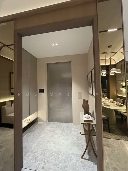 Amber House Apartment For Sale at S$ 5,430,888 | PropertyGuru Singapore - Entrance private lift