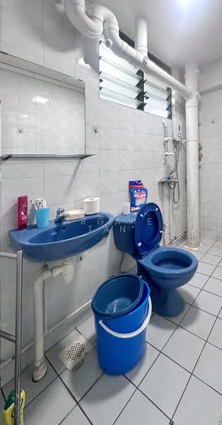 109 Whampoa Road HDB Flat For Sale at S$ 880,000 | PropertyGuru Singapore - Bathroom