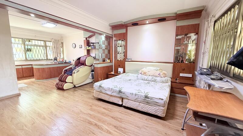 359 Woodlands Avenue 5 HDB Flat For Sale at S$ 899,999 | PropertyGuru Singapore - Master Bedroom