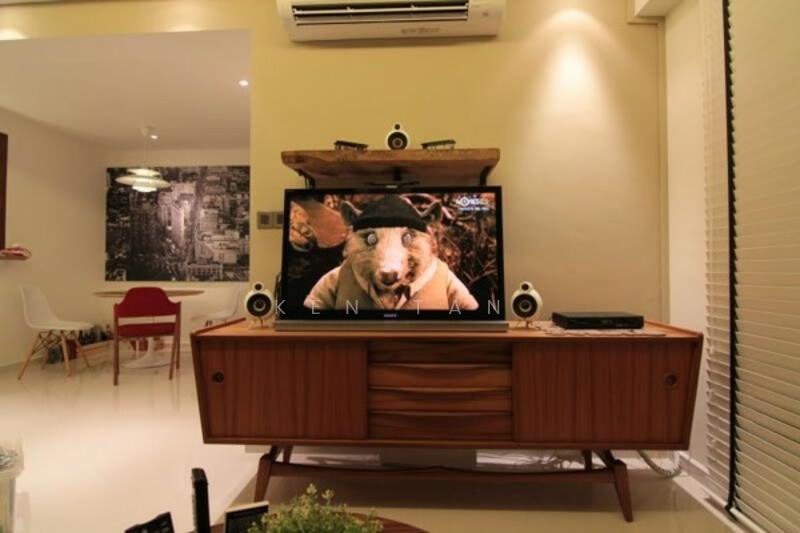 451 Yishun Ring Road HDB Flat For Sale at S$ 620,000 | PropertyGuru Singapore - Living Room