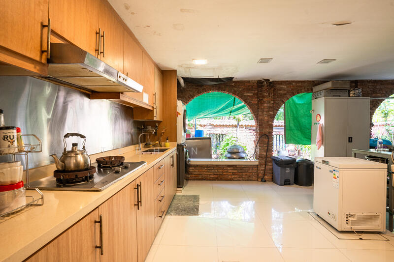 2.5 Storey Charming House Terraced House For Sale at S$ 5,200,000 | PropertyGuru Singapore - Kitchen