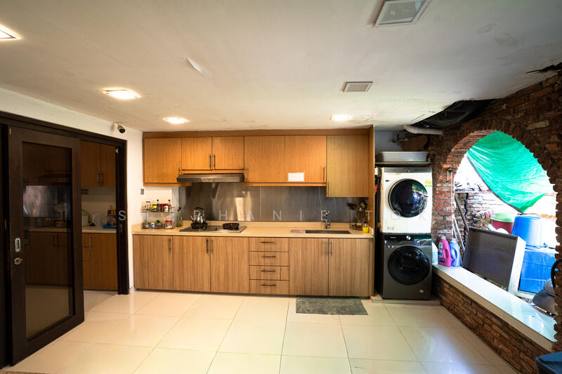 2.5 Storey Charming House Terraced House For Sale at S$ 5,200,000 | PropertyGuru Singapore - Kitchen