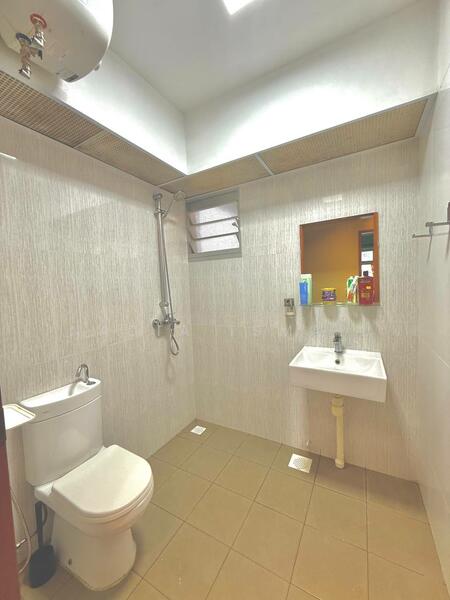 126C Canberra Street HDB Flat For Sale at S$ 770,000 | PropertyGuru Singapore - Bathroom