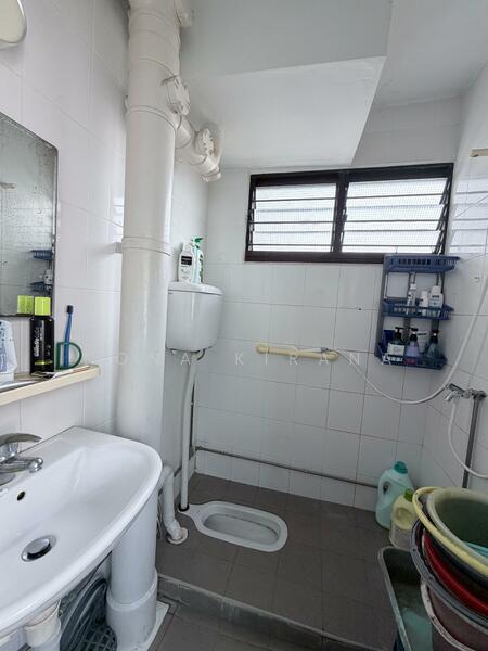 420 Bedok North Street 1 HDB Flat For Sale at S$ 460,000 | PropertyGuru Singapore - Bathroom