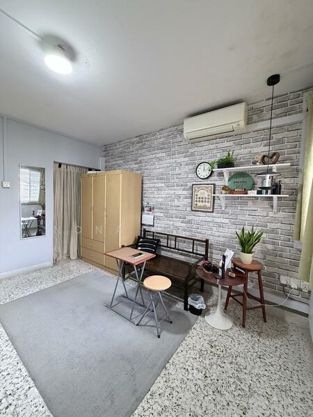 420 Bedok North Street 1 HDB Flat For Sale at S$ 460,000 | PropertyGuru Singapore - Living Room