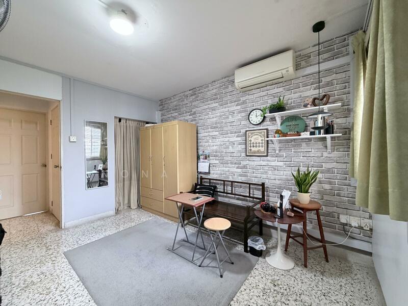 420 Bedok North Street 1 HDB Flat For Sale at S$ 460,000 | PropertyGuru Singapore - Living Room