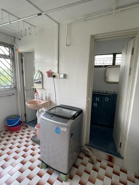 187 Boon Lay Avenue, 187 Boon Lay Avenue, 2 Bedrooms, 635 sqft, HDB Flat For Rent, by Megan Kang Mei Sian, 500053970 - Bathroom - PropertyGuru.com.sg