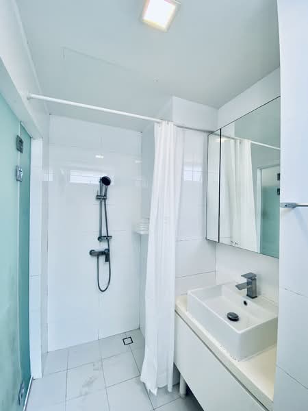 #1 Loft, 1 Lorong 24 Geylang, Studio, 250 sqft, Apartment For Rent, by Trudy Tan, 500053984 - Bathroom - PropertyGuru.com.sg