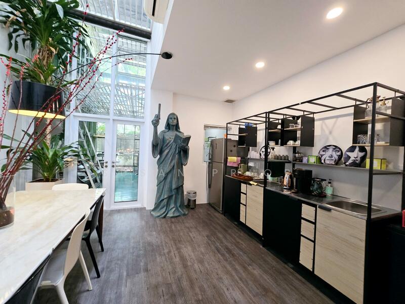D10 Conservation Style With Pizzazz Conservation House For Sale at S$ 7,250,000 | PropertyGuru Singapore - Kitchen